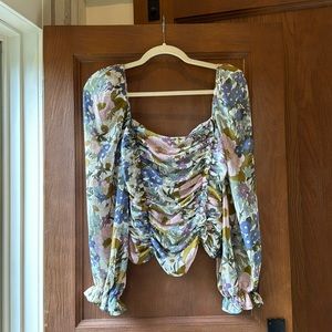 ASTR size medium. Puff-sleeved floral blouse.